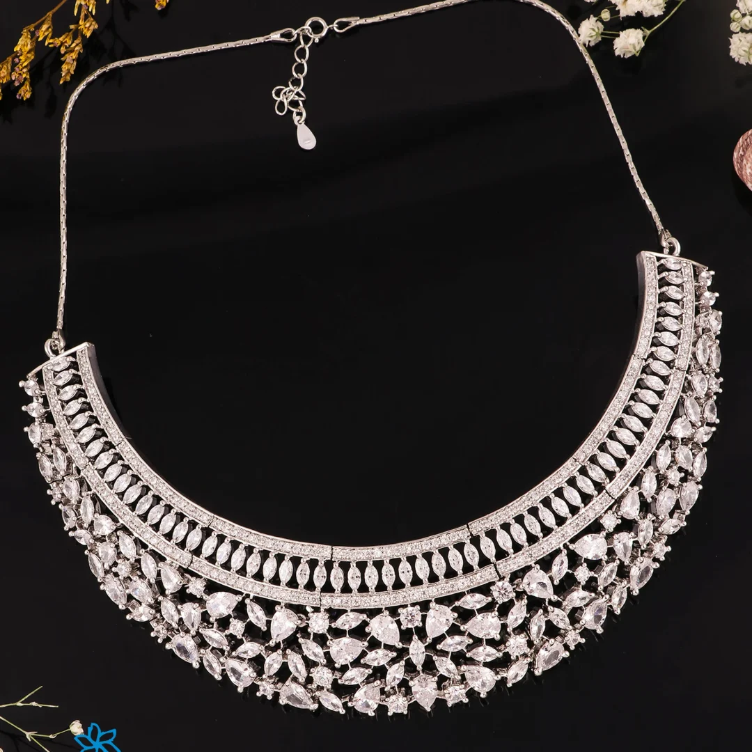 Silver necklace icon